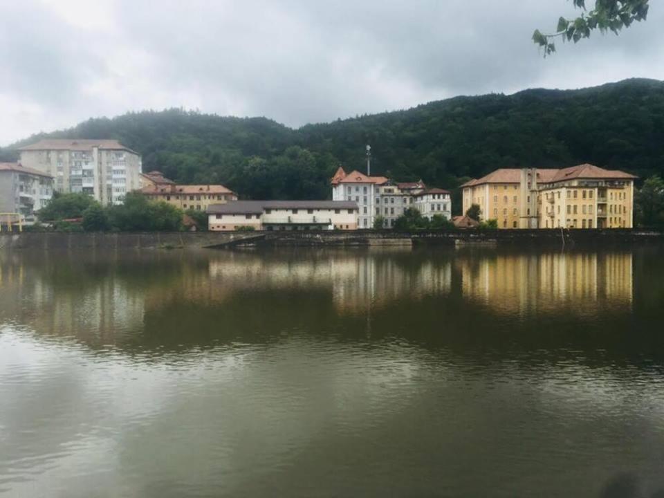 Hotel Ostrov Călimăneşti Buitenkant foto