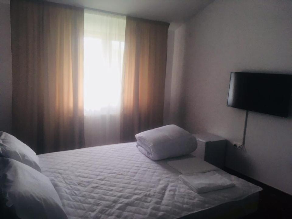 Hotel Ostrov Călimăneşti Buitenkant foto