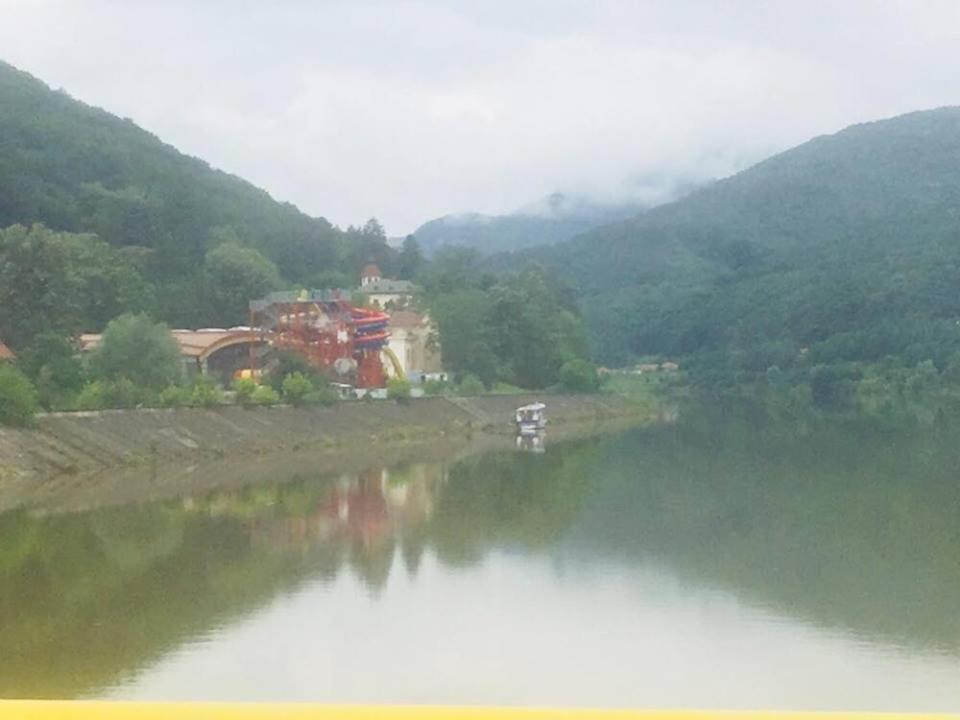 Hotel Ostrov Călimăneşti Buitenkant foto