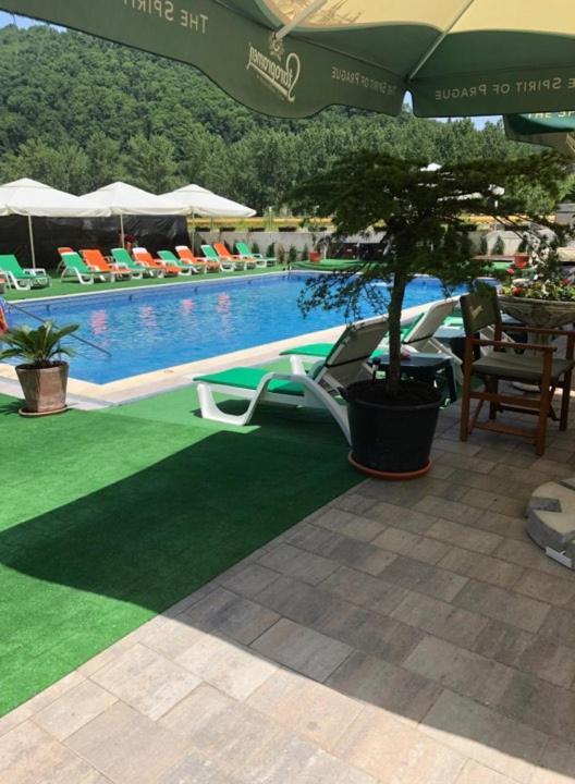 Hotel Ostrov Călimăneşti Buitenkant foto