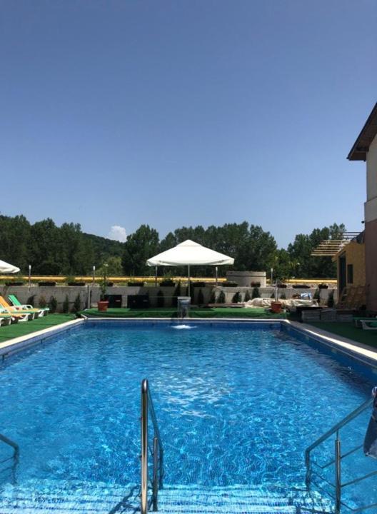 Hotel Ostrov Călimăneşti Buitenkant foto