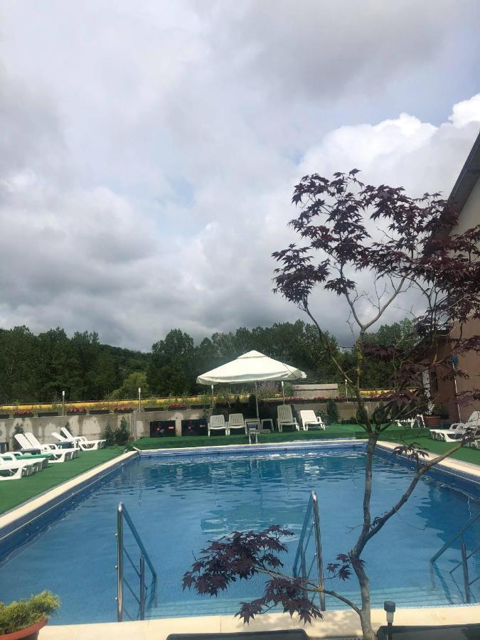Hotel Ostrov Călimăneşti Buitenkant foto