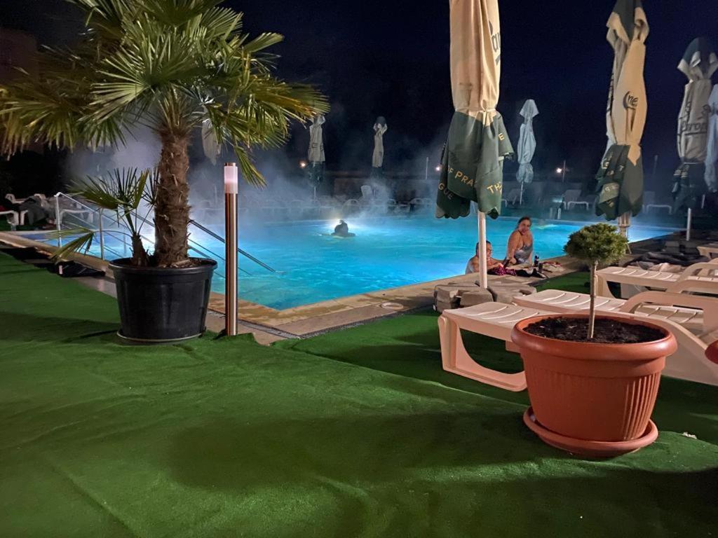 Hotel Ostrov Călimăneşti Buitenkant foto
