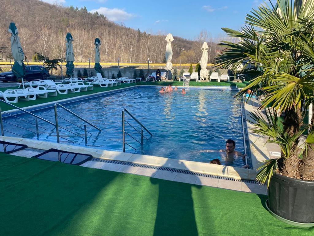 Hotel Ostrov Călimăneşti Buitenkant foto